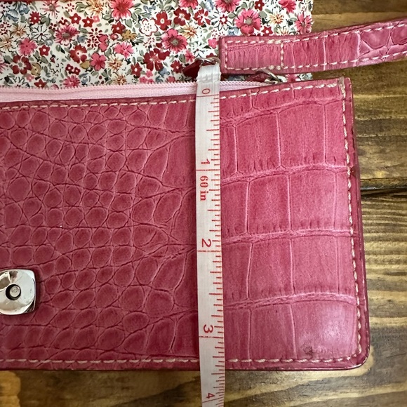 Liz Claiborne Pink Mini Croc Envelope Purse - Picture 9 of 12